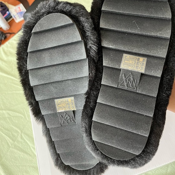YRU Gravity Faux Fur Slides - Picture 5 of 8